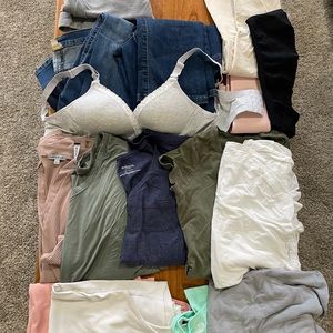Large MATERNITY lot of clothes